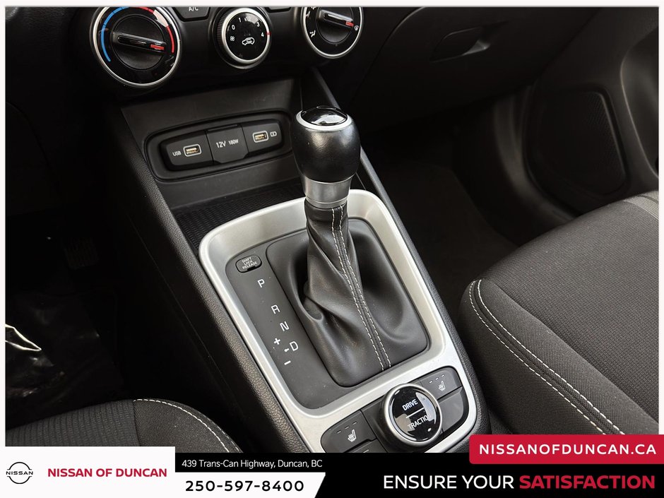 2022 Hyundai Venue Trend-15