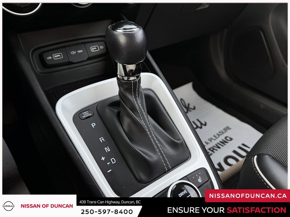 2022 Hyundai Venue Trend-12