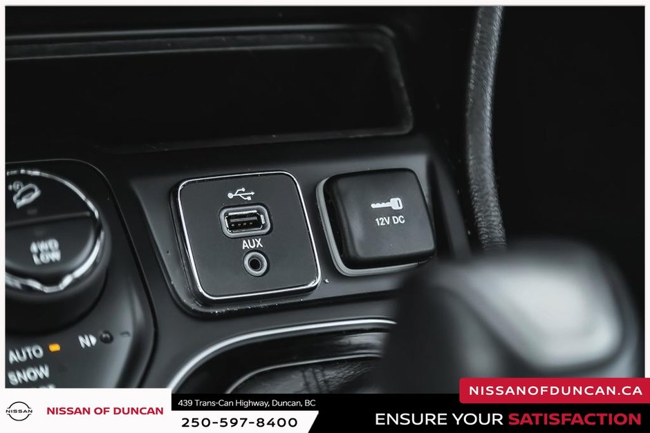 2019 Jeep Cherokee Overland-34