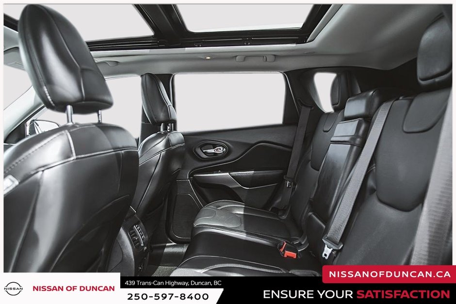 2019 Jeep Cherokee Overland-17