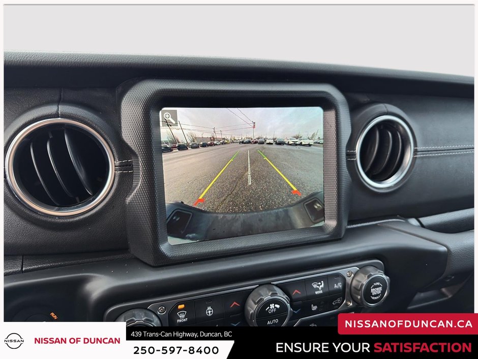 2023 Jeep Gladiator Overland-17