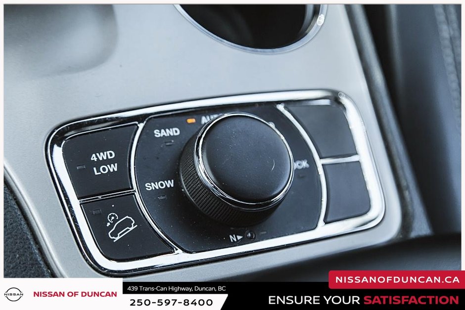 2015 Jeep Grand Cherokee Limited-28