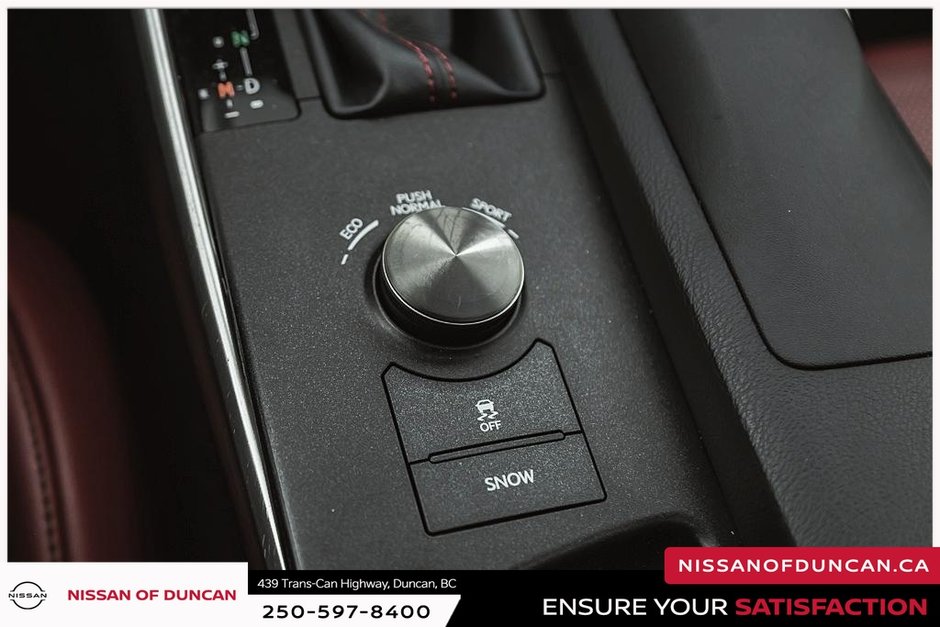 2015 Lexus IS 250-38