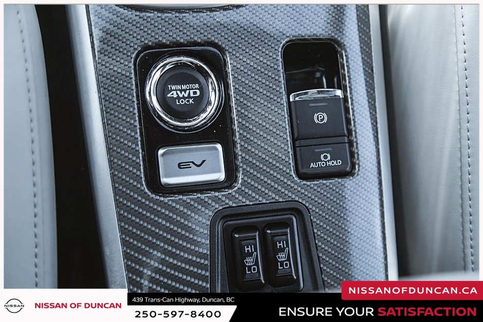 2020 Mitsubishi OUTLANDER PHEV SEL-33