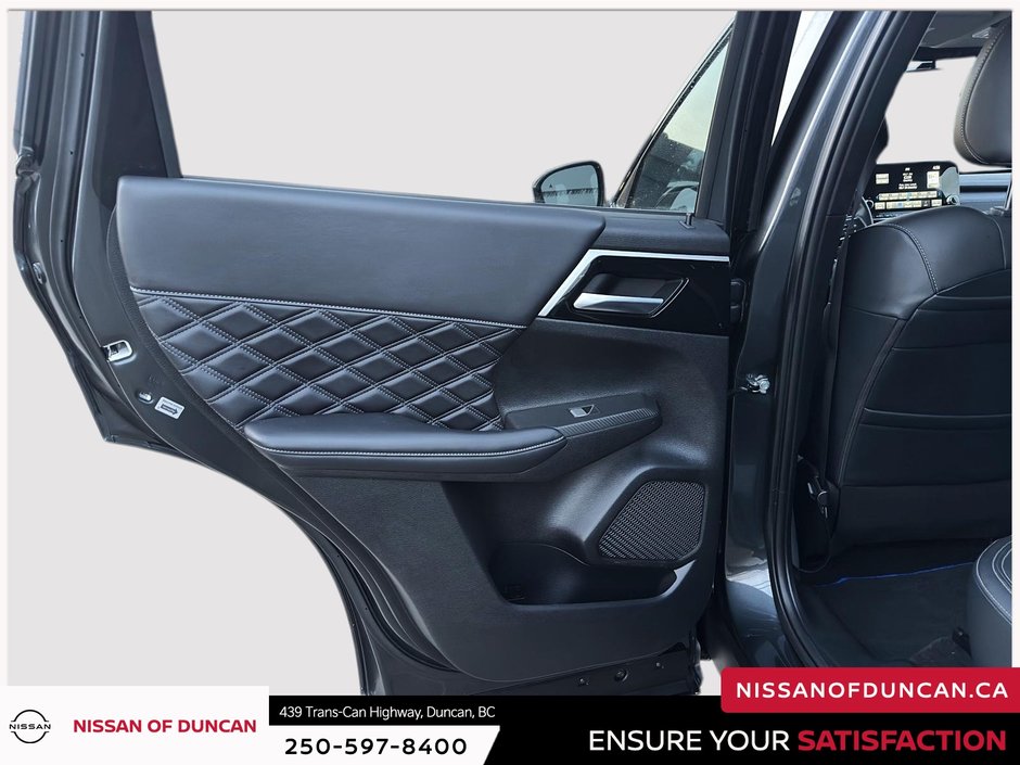 2025 Mitsubishi Outlander PHEV-11