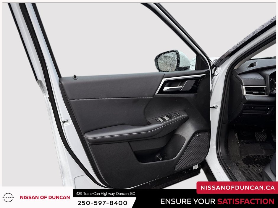 2025 Mitsubishi Outlander LE-11