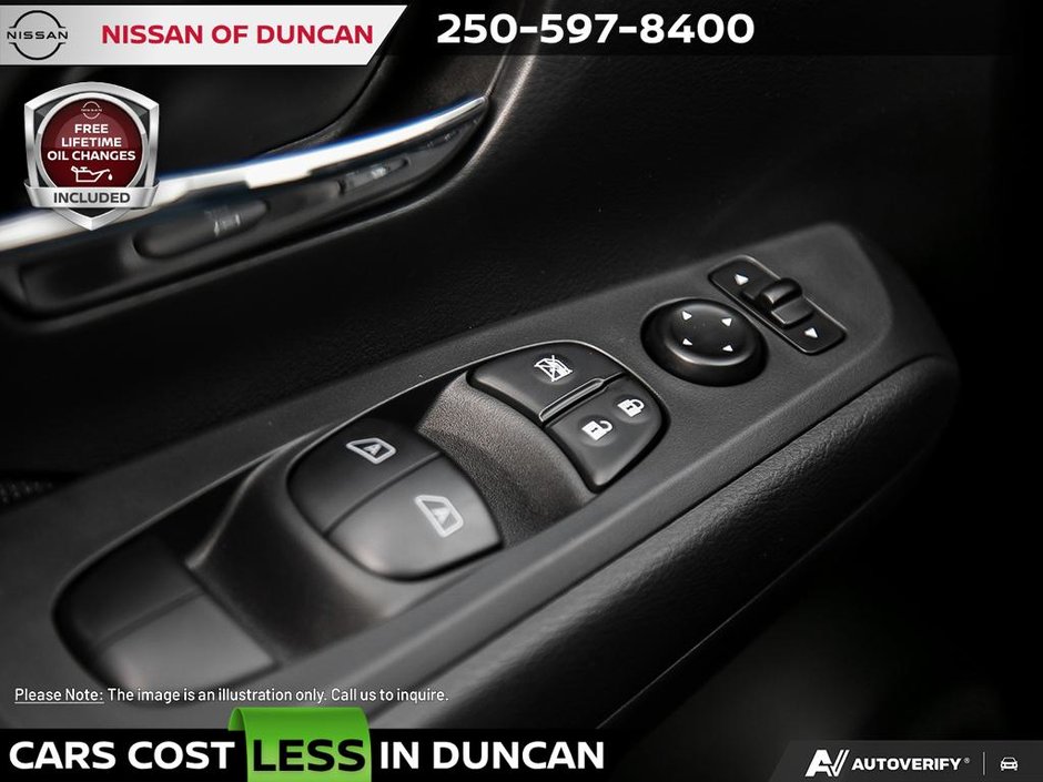 2025 Nissan Kicks Play SV-15