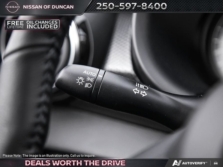 2025 Nissan Kicks Play SV-16