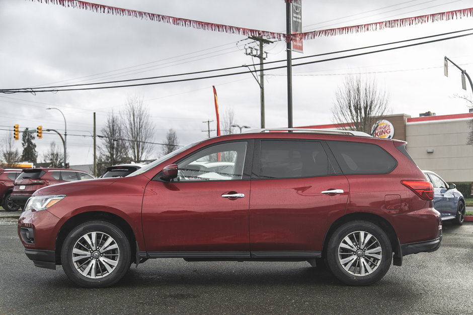 2018 Nissan Pathfinder SV Tech-4