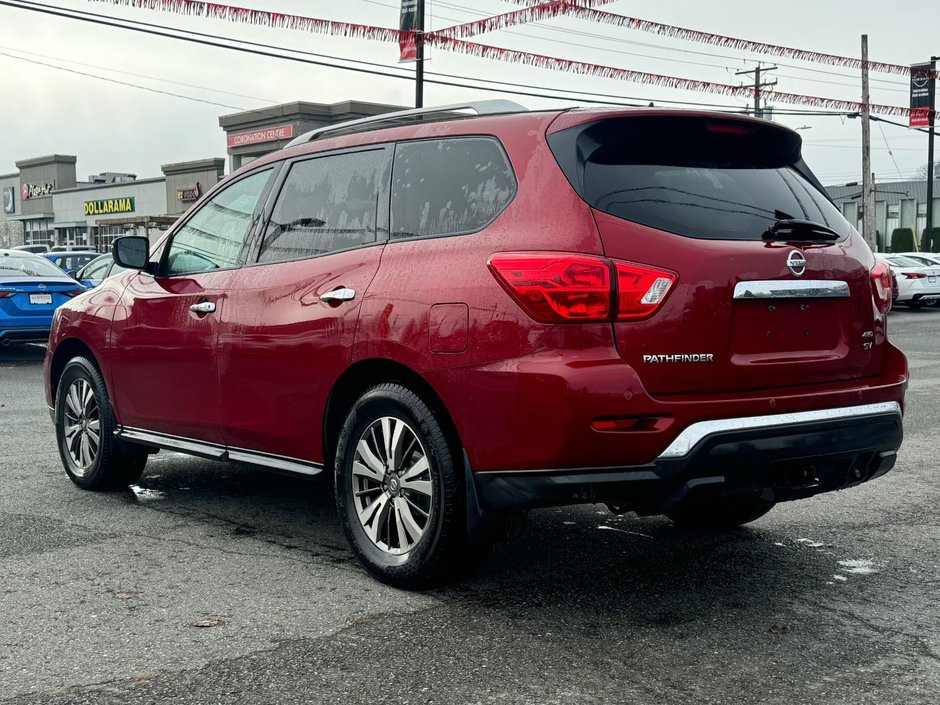 2018 Nissan Pathfinder SV Tech-5