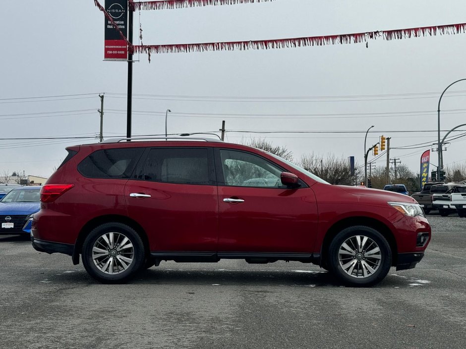 2018 Nissan Pathfinder SV Tech-2