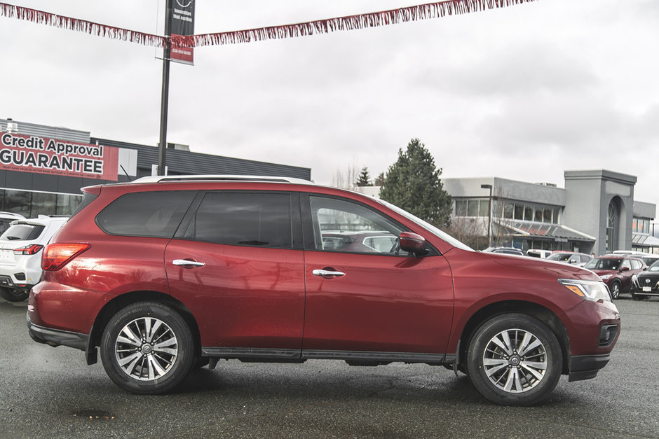 2018 Nissan Pathfinder SV Tech-8