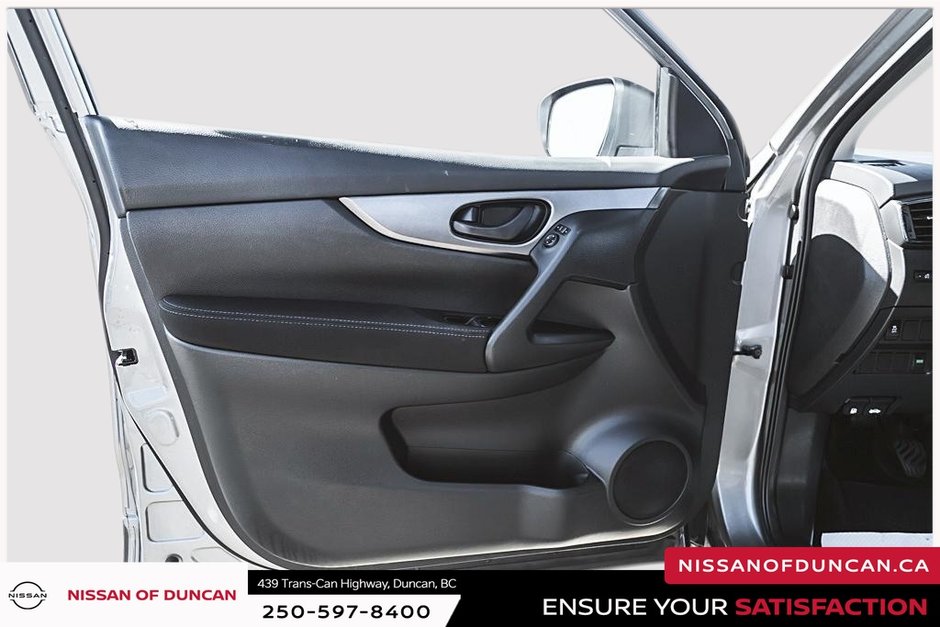 2017 Nissan Qashqai S-9