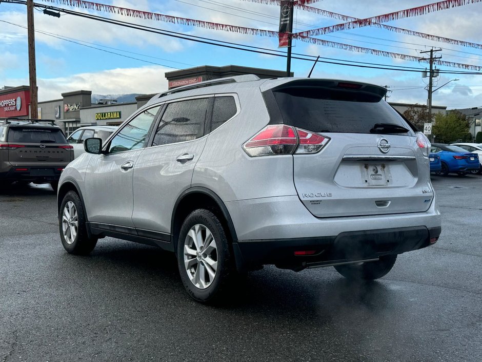 2015 Nissan Rogue SV-8