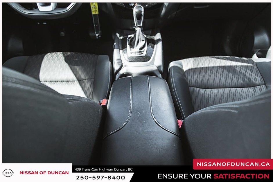2017 Nissan Rogue S-18