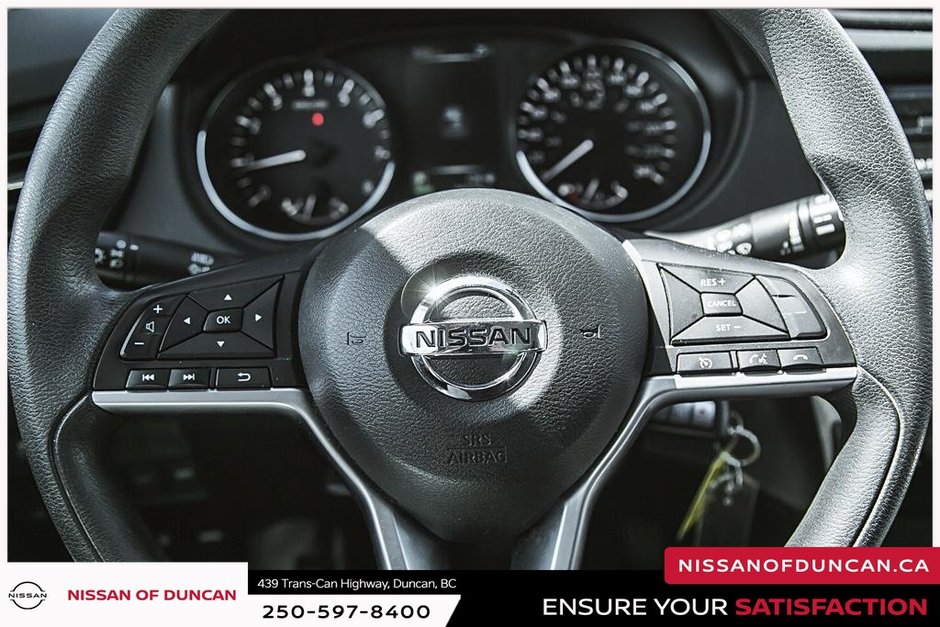 2017 Nissan Rogue S-23