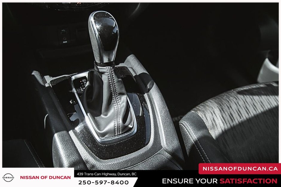 2017 Nissan Rogue S-27