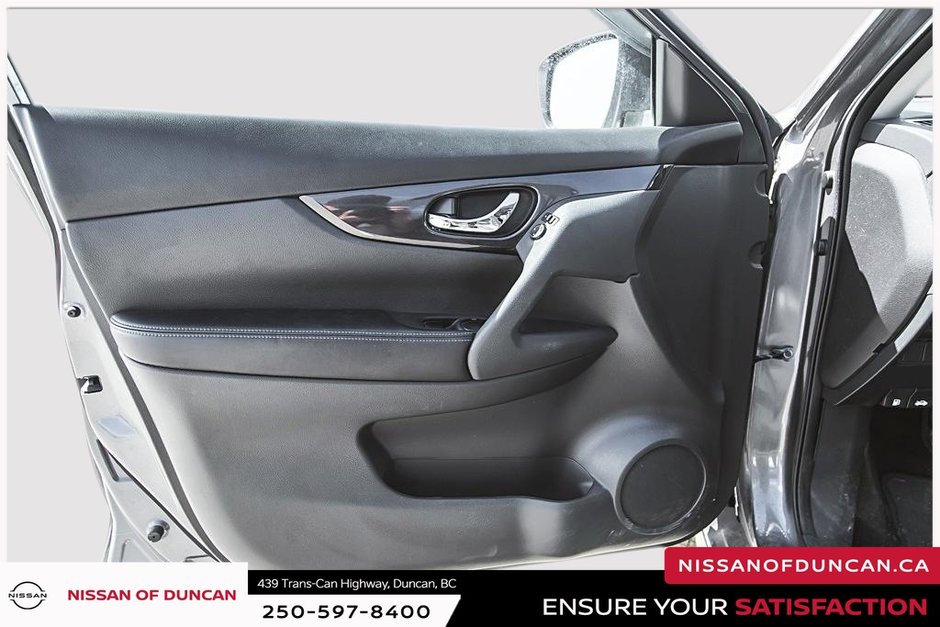 2017 Nissan Rogue S-9