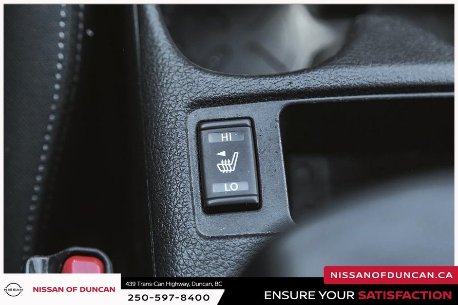 2017 Nissan Rogue S-28