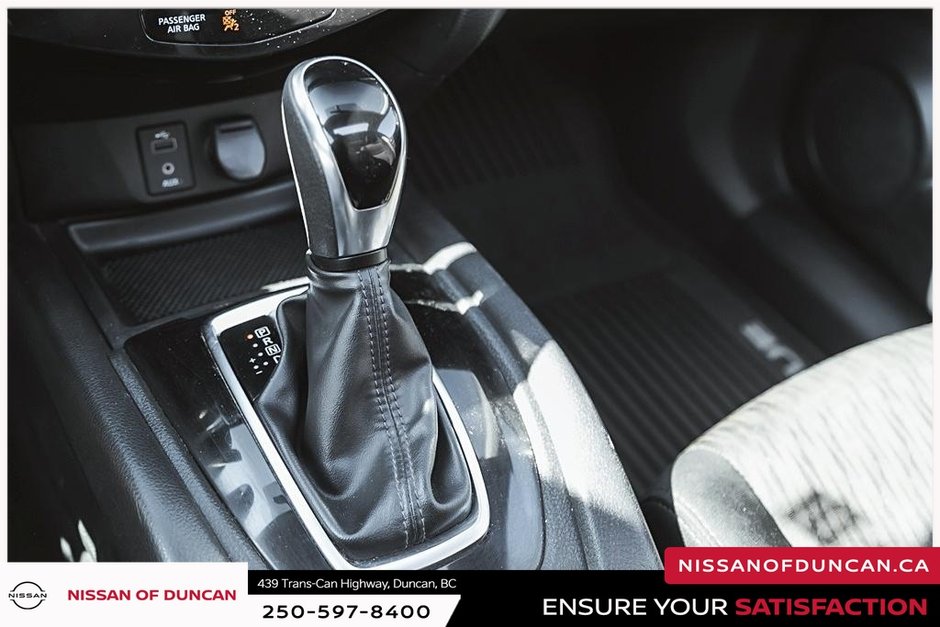 2017 Nissan Rogue SV-28