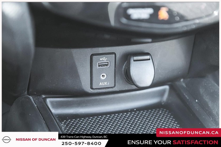 2017 Nissan Rogue SV-27