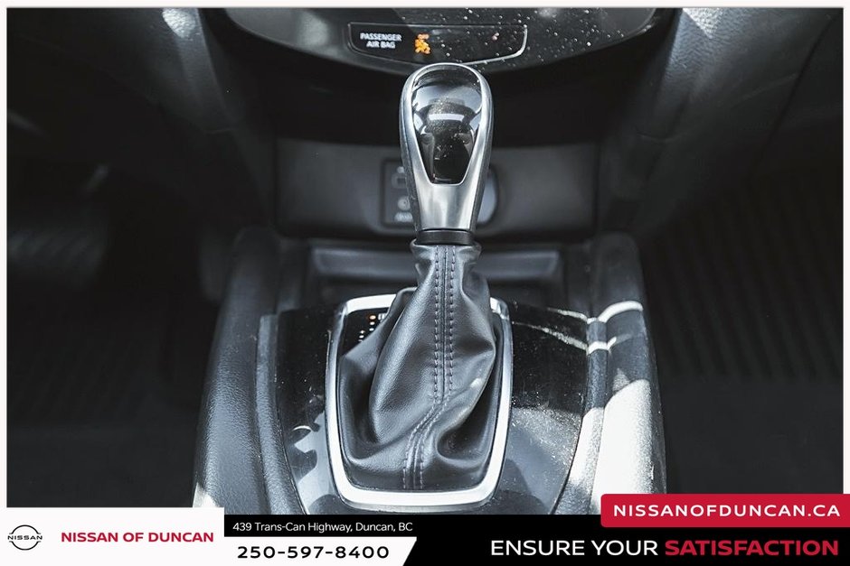 2017 Nissan Rogue SV-19
