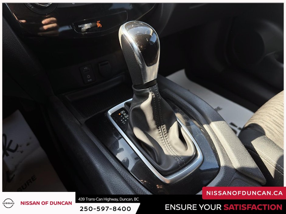 2017 Nissan Rogue SV-15