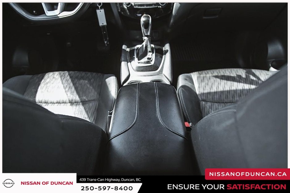 2019 Nissan Rogue S-18