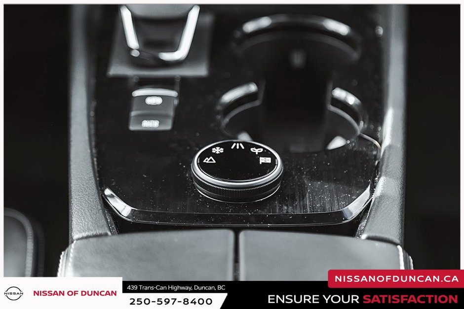 2025 Nissan Rogue Midnight Edition-19