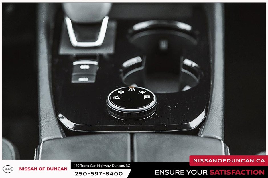 2025 Nissan Rogue SV-17