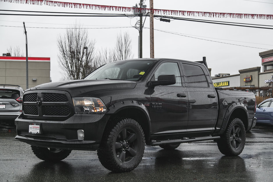 2019 Ram 1500 Classic Express Blackout Crew Cab 4x4 | 5.7L Hemi-2