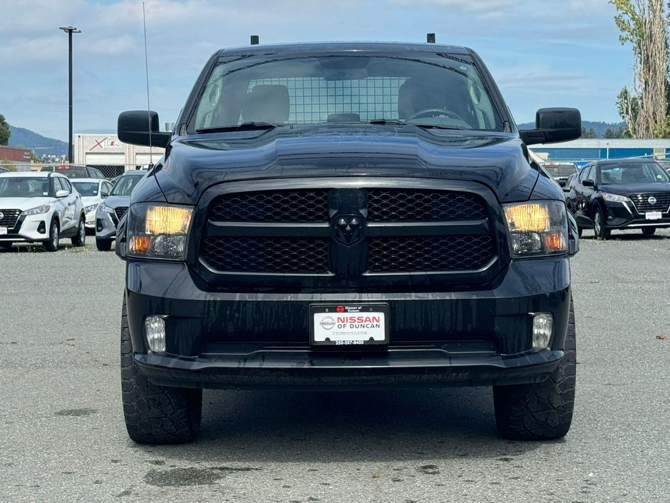 2019 Ram 1500 Classic Express Blackout Crew Cab 4x4 | 5.7L Hemi-2