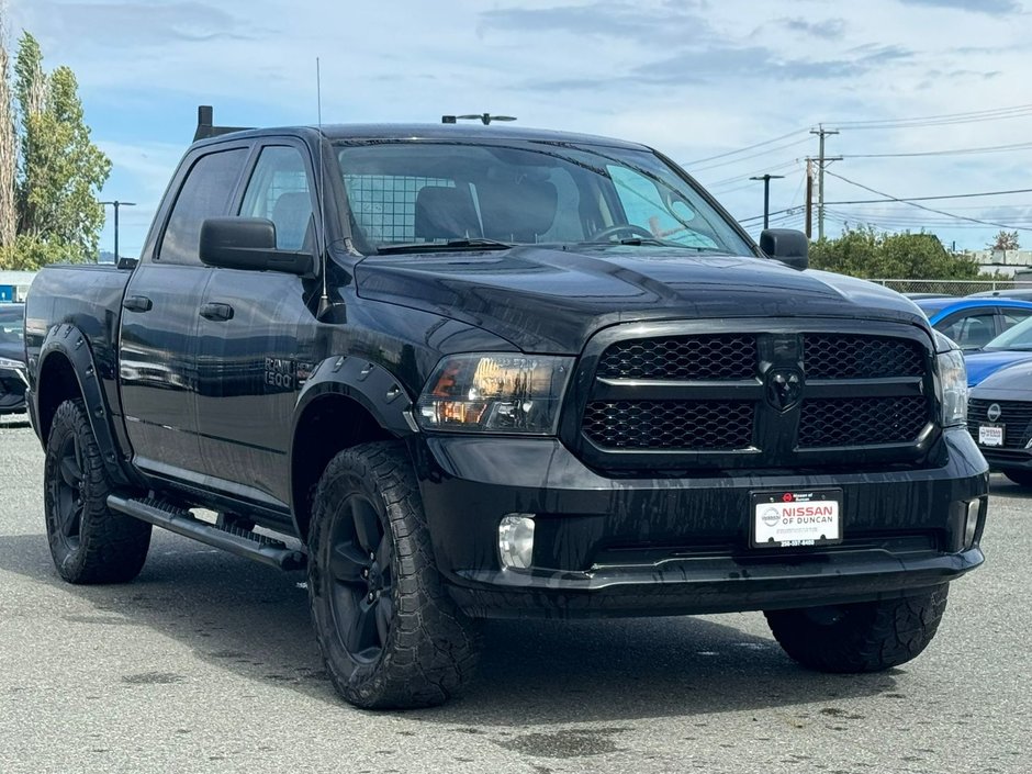 2019 Ram 1500 Classic Express Blackout Crew Cab 4x4 | 5.7L Hemi-3