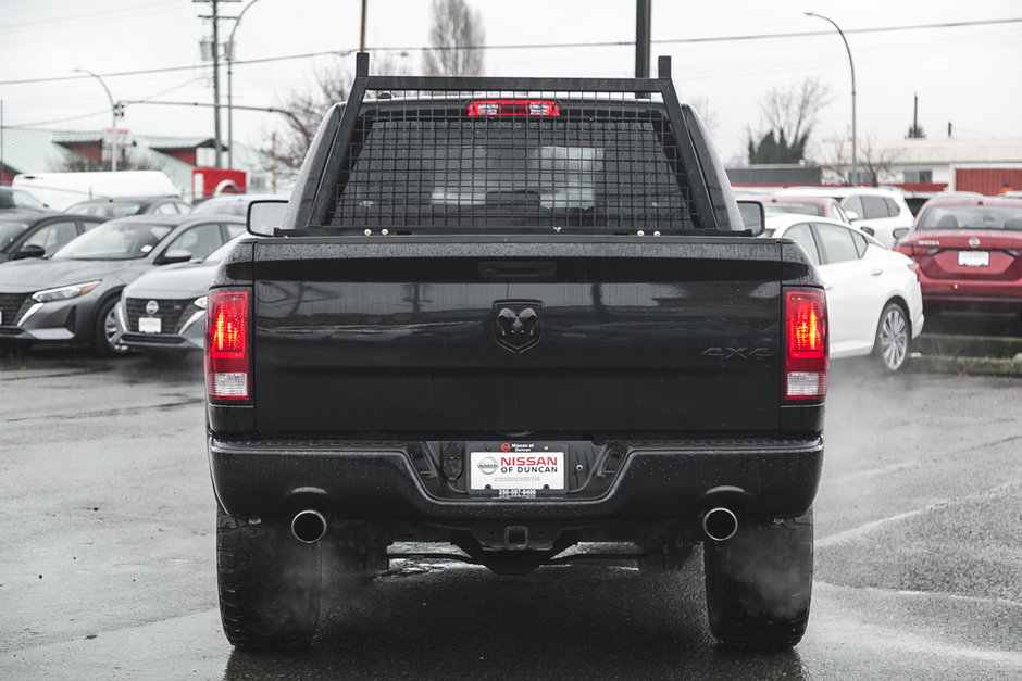 2019 Ram 1500 Classic Express Blackout Crew Cab 4x4 | 5.7L Hemi-6