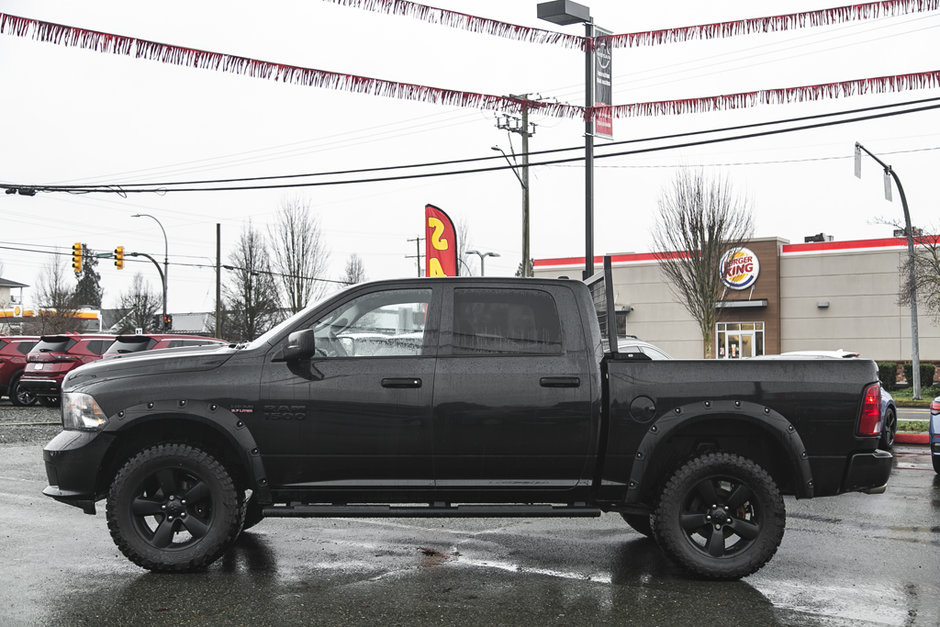 2019 Ram 1500 Classic Express Blackout Crew Cab 4x4 | 5.7L Hemi-4