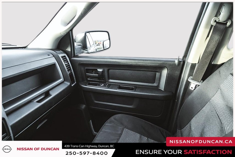 2017 Ram 1500 SXT-29