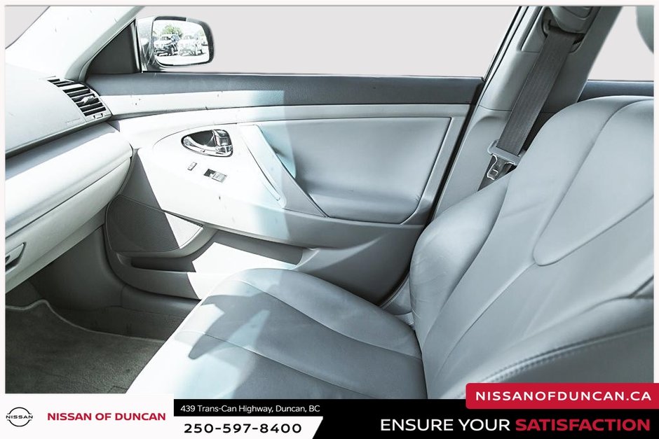 2009 Toyota Camry Hybrid XSE-28