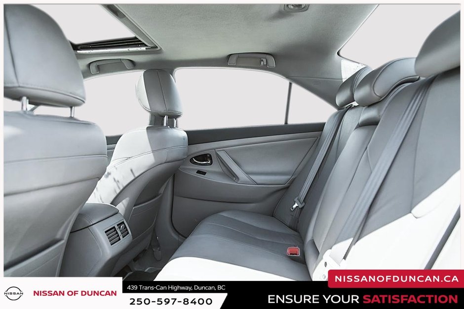 2009 Toyota Camry Hybrid XSE-13