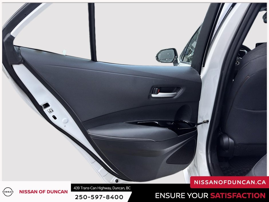 2021 Toyota Corolla Hatchback LE-12