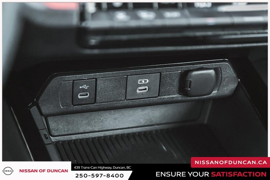 2024 Toyota Prius Prime SE-33