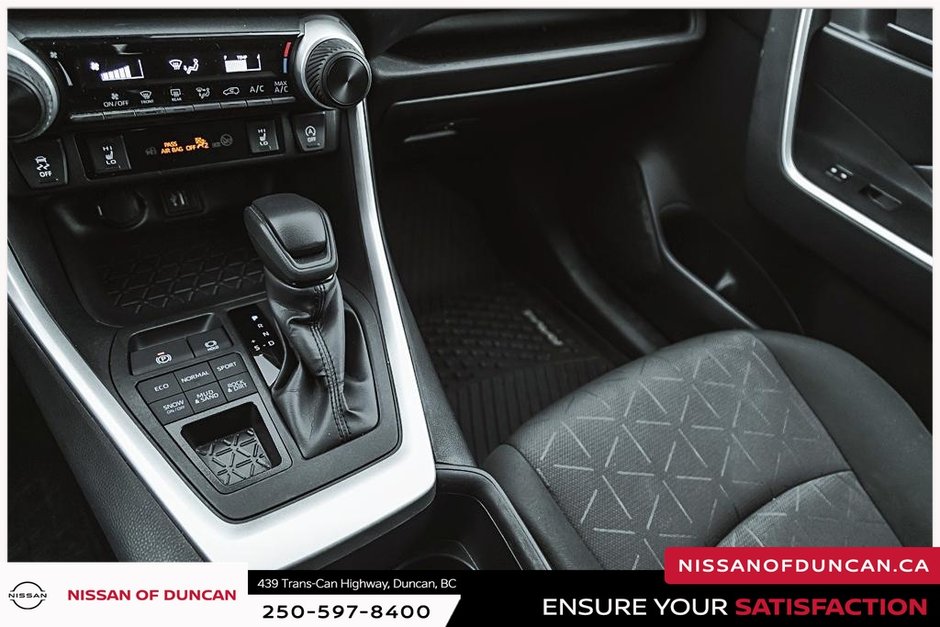 2024 Toyota RAV4 LE-27