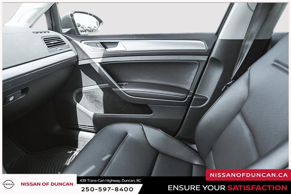 2016 Volkswagen Golf Sportwagon Trendline-34