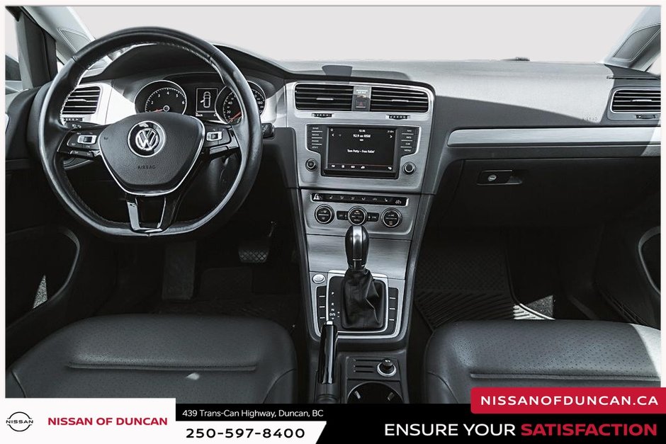 2016 Volkswagen Golf Sportwagon Trendline-16