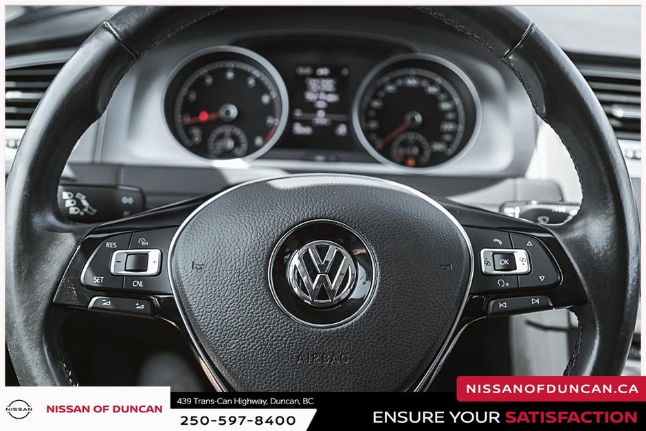 2016 Volkswagen Golf Sportwagon Trendline-26