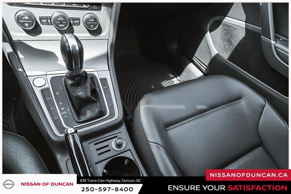 2016 Volkswagen Golf Sportwagon Trendline-33