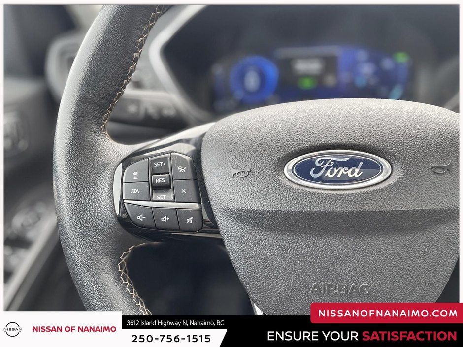 2022 Ford Escape Plug-In Hybrid Titanium-14