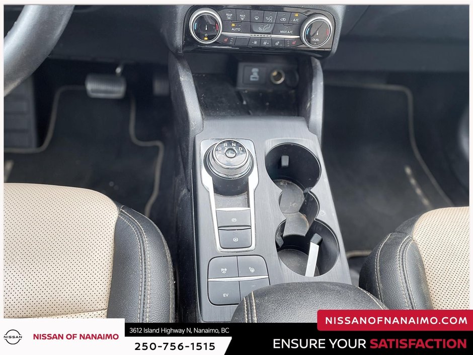 2022 Ford Escape Plug-In Hybrid Titanium-10