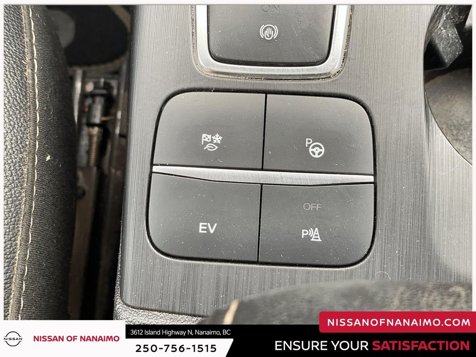 2022 Ford Escape Plug-In Hybrid Titanium-18