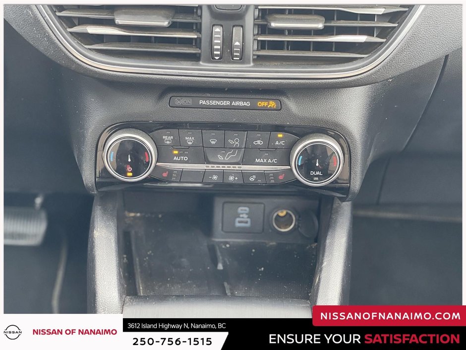 2022 Ford Escape Plug-In Hybrid Titanium-16