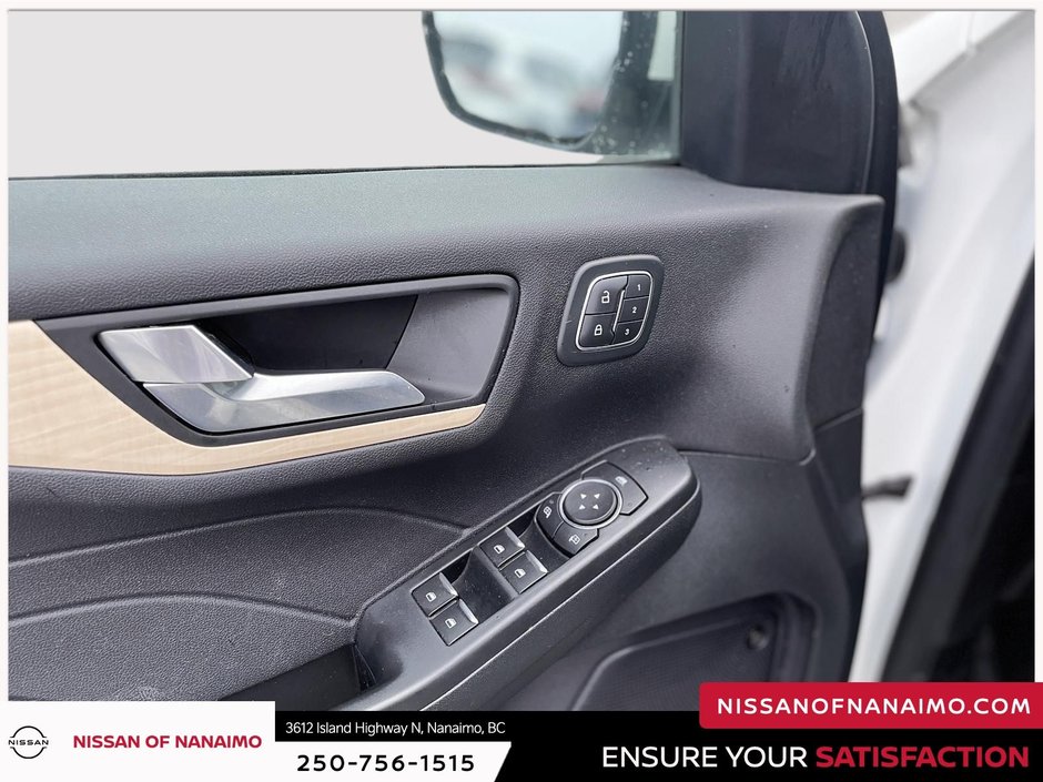 2022 Ford Escape Plug-In Hybrid Titanium-25